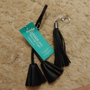 Black purse accessories